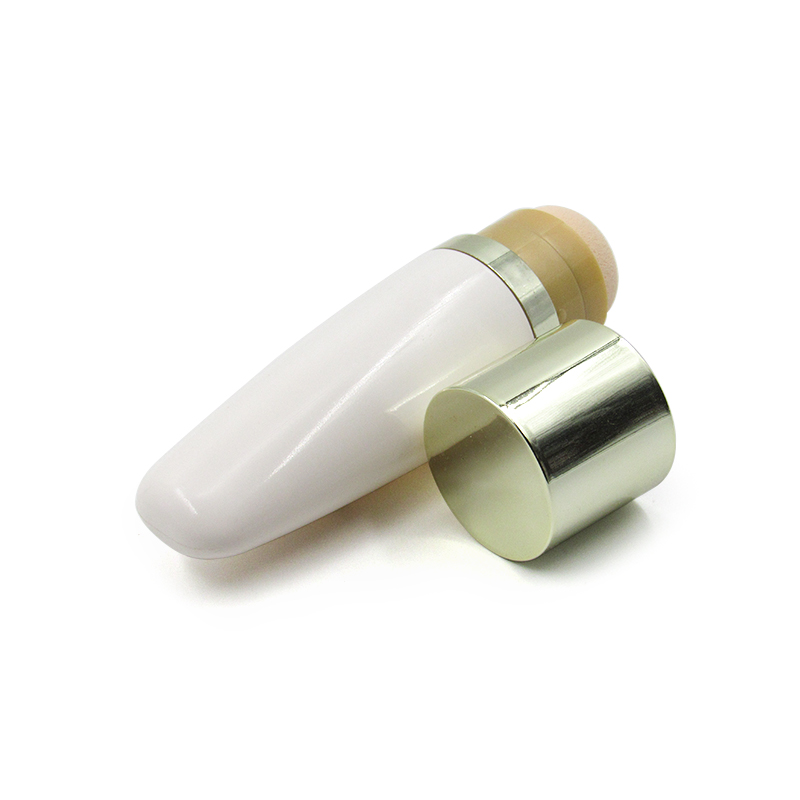 Wholesale custom 9g cosmetic lip gloss squeeze tubes 40ml plastic liquid foundation concealer bottles